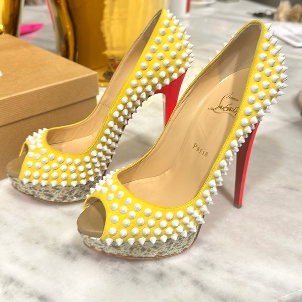 Last peep spikes 150 Veau Vel/Patent Christian Louboutin heels